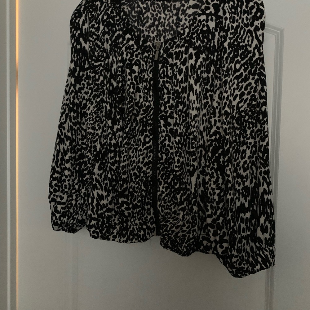 Stylish Black and White Women's Zipper Top